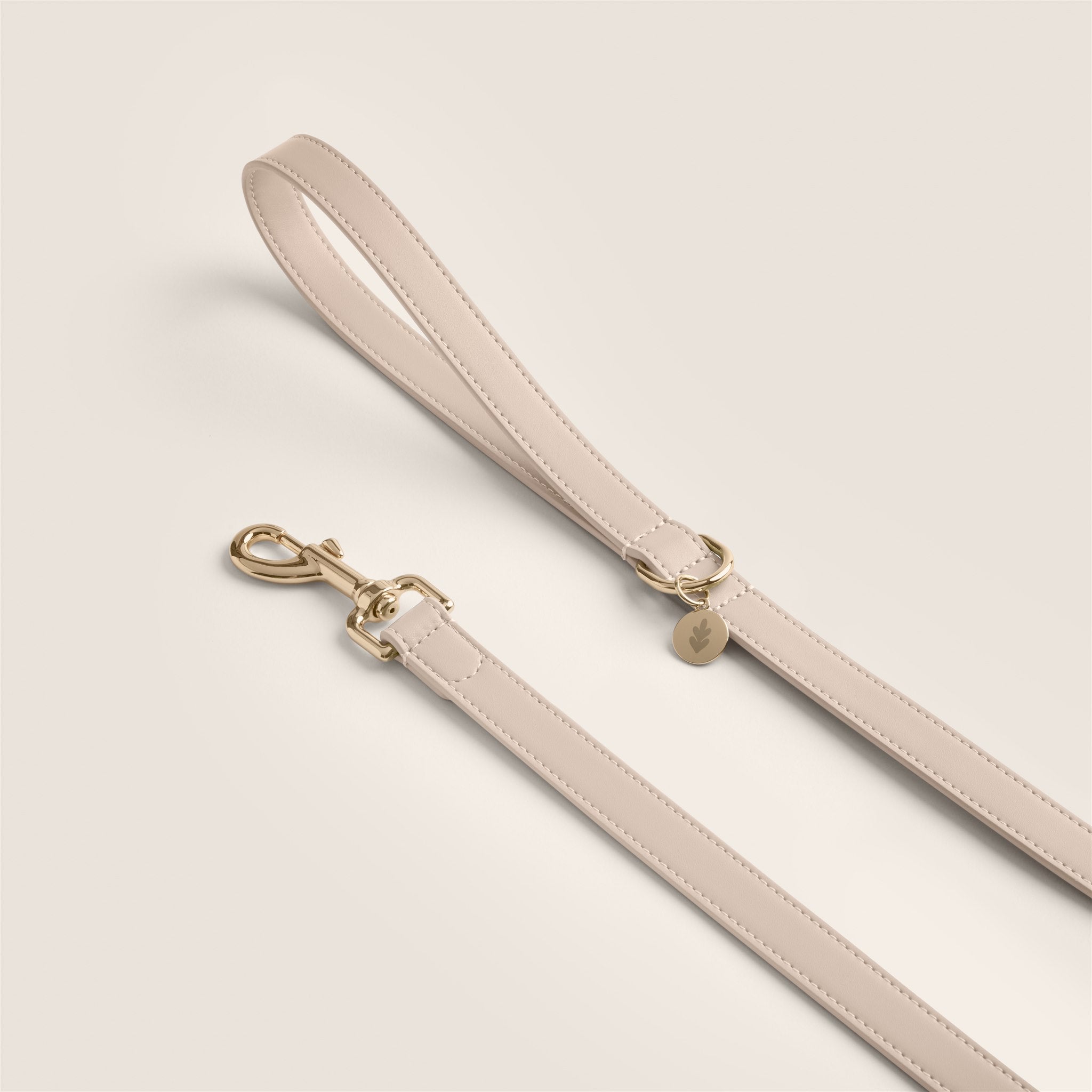 Tails & Bloom dog lead in ecru - premium vegan leather